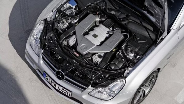 Когато Mercedes пусна CLS, той по същество създаде сегмента на купетата с четири врати, който след това стана много популярен. CLS 63 AMG е впечатляващ на пътя, но се превръща в истински кошмар за поддръжка, който се появява веднага след смяната на собствеността.