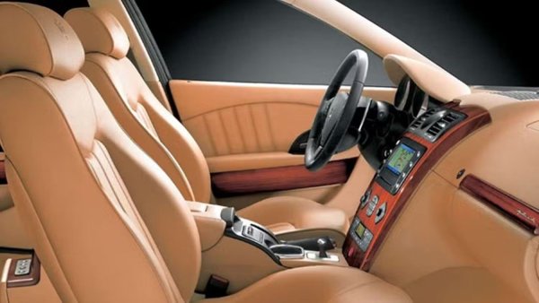 Пето поколение на модела беше авангардна италианска екзотика, проектирана от Pininfarina с Ferrari V8 под капака.  Неговите проблеми започнаха с ужасната автоматизирана ръчна скоростна кутия DuoSelect с един съединител, която обичаше да износва съединителя след около 50 000 км. Втулките, сензорите и електрониката също бързо излизат от строя, а всичко това означава много на брой скъпи ремонти.