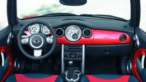 Това е най-евтиният модел в този списък, като той имаше за цел да подобри първото поколение, превърнало се в хит. Голямата грешка обаче отказът от задвижването с компресор в полза на двигателя Prince с турбокомпресор. Този мотор се спечели катастрофална репутация с обтегачите, течовете на масло и трудния ремонт. В случая ниската цена може да бъде капан, от който измъкването е много трудно.

