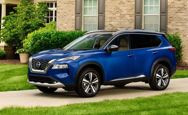 Онова, което в Америка наричат Rogue, ние познаваме като X-Trail (не се бъркайте обаче с Rogue Sport, което е Qashqai). Новото поколение, което дебютира първо зад океана, веднага напомпа продажбите с 25 процента. 
