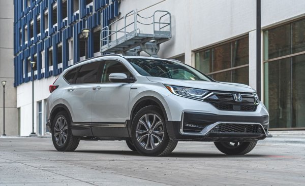 Един от най-популярните, но също и от най-достъпните кросоувъри в САЩ, където стартовата цена на CR-V е на практика почти наполовина под тази за Европа. 
