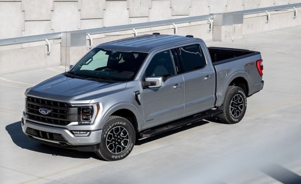 На върха също няма никакви изненади: тази кола е най-продаваната в Америка през почти всички от последните 50 години. Обновеният за 2021 година модел обаче пострада тежко от недостига на микрочипове, и продажбите паднаха с 8% спрямо миналата година. 

