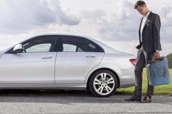 От съображения за безопасност в Хърватия и Чехия е забранено в автомобила да се превозват туби за бензин. Задължително обаче в колата трябва да има комплект резервни крушки.