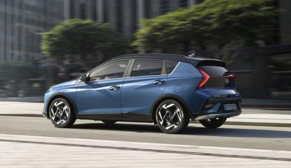 Най-достъпният корейски кросоувър в базовата си версия има 1.2-литров мотор със 79 коня и ръчна трансмисия с 5 степени. Около 3000 лева допълнително заменят този агрегат с 1.0 турбо със 100 коня. 
Стартовият вариант е със стоманени джанти, текстилна тапицерия, климатик, електрически огледала с подгряване, допълнителен отоплител за салона, мултимедия с 10-инчов дисплей.

Цена през декември 2023: 34 900 лева
Цена през декември 2022: 34 900 лева
Цена през декември 2021: 33 400 лева
