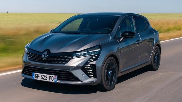 Няма и седем години от времето, когато Clio можеше да се купи под 20,000 лева. Днес най-базовата кола струва почти двойно, като има трицилиндров мотор с 90 коня, 6-степенна ръчна трансмисия и 16-цолови стоманени джанти. Серийното оборудване включва круиз контрол, климатик, дигитални прибори, паркинг сензори отзад, 7-инчов екран на мултимедията. Доплащане от 1100 лева ще ви даде и автоматик - или по-точно, безстепенен вариатор. В гамата все още има и дизел, който започва от 40 490 лева. 

Цена през декември 2023: 36 390 лева
Цена през декември 2022: 30 390 лева
Цена през декември 2021: 26 790 лева
Цена през декември 2020: 25 400 лева
Цена през декември 2019: 23 990 лева
Цена през декември 2018: 19 192 лева