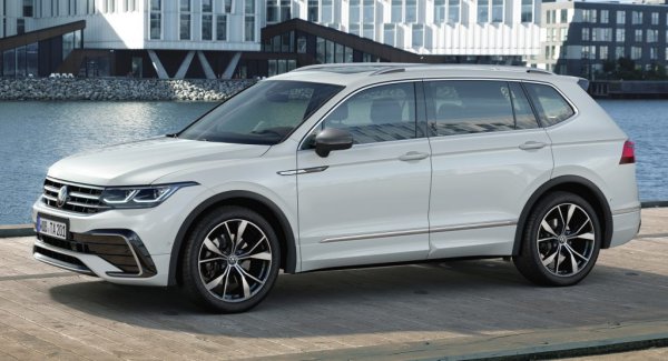 Не съвсем най-продаваният автомобил на Volkswagen като цяло, Tiguan Allspace е втори в този списък след Lavida. Това наистина означава, че Tiguan Allspace е най-многобройният SUV на VW през 2022 г., въпреки спада на продажбите с 13% в сравнение с предходната година.

Тази тенденция показва, че Tiguan Allspace пада до 28-о място през 2022 г., когато преди това заемаше 25-та позиция през 2021 г. VW намери утеха в нарастващата популярност на своя модел T-Roc, който се радваше на продажби от 299 200, за да го постави малко извън Топ 30 - 32-о място. Това е покачване от 38-о през 2021 г. и увеличение на продажбите от 2%.