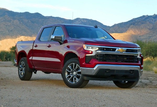 Един от основните продукти на пазара на пикапи на целия автомобилен пазар. Chevrolet Silverado 1500 отчете спад на продажбите с 14% между 2021 г. и 2022 г. Това означава, че Silverado е на трето място след Dodge Ram 1500 и Ford F -150, въпреки че и двата съперника отбелязаха спад в продажбите през същия период.

Мярката за това колко далеч зад Ford е Chevrolet в продажбите може да се види от разликата между двете. През 2022 г. Silverado е продал 149 300 бройки по-малко от F-150. Това също обяснява защо Chevrolet сега е на 18-о място в глобалните продажби за 2022 г. в сравнение с 14-о място през 2021 г.