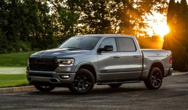 Докато Chevrolet видя при своя Silverado 1500 спад от 14-о на 18-о място между 2021 и 2022 г., Ram остана залепен за своята 16-та позиция и през двете години. Това сега поставя Ram с две места по-високо в класацията за 2022 г. благодарение на 18 400 допълнителни продажби спрямо Silverado.

Това дава повод за радост на Stellantis - собственика на Ram. Но това е смекчено от загубата на Ram с 8% от продажбите между 2021 и 2022 г. Още по-голямо безпокойство ще бъде, че продажбите в САЩ спадат с повече от тези 8%, като общите числа на продажбите са подкрепени от популярността на Ram на мексиканския пазар.