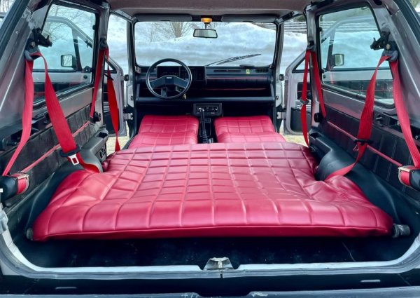 Цената в първите години от серийното производство е към 10 милиона тогавашни лири - или около 5500 долара. Това е много над цената на обикновената Panda, но несравнимо под следващия най-евтин модел с 4х4. 
Panda 4x4 остава в производство точно 20 години - до 2003. Днес е доста търсена от колекционерите и трудно ще намерите запазен екземпляр за под 10,000 евро - на практика двойно повече, отколкото е струвала като нова. Ако забравим за неща като инфлацията, разбира се. 
