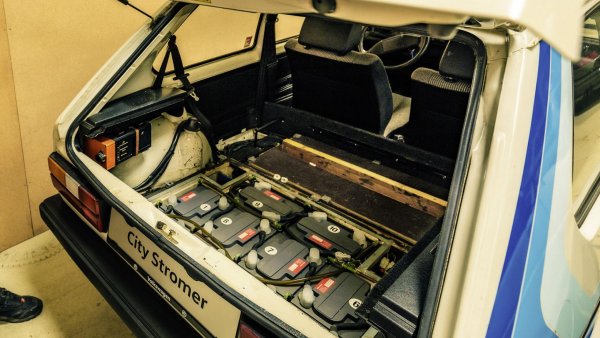 Всички поколения CityStromer използват старите оловно-киселинни акумулатори, тъй като за литиево-йонната технология даже не се е чувало по онова време. Според съвременните стандарти, използваните тогава акумулатори са много тежки спрямо енергийната си плътност, неефективни и неиздържащи дълго време.

Първото и второто поколение имали блок с капацитет 11.4 kWh, осигуряващи около 65 км пробег. Третото поколение е с пакет с капацитет 17.3 киловатчаса, които били достатъчни за почти 100 км градски пробег.