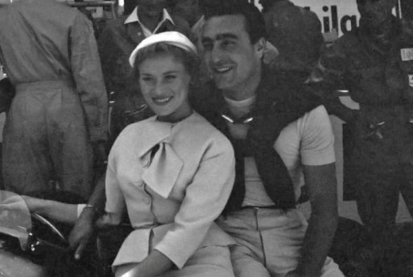 Най-обещаващият пилот в поколението след Аскари намери смъртта си през 1957, още ненавършил 27, по време на тестове в Модена. В онзи ден Кастелоти не трябваше да излиза на пистата,  но сутринта получи изрично нареждане от Енцо Ферари "да не стои без работа".
