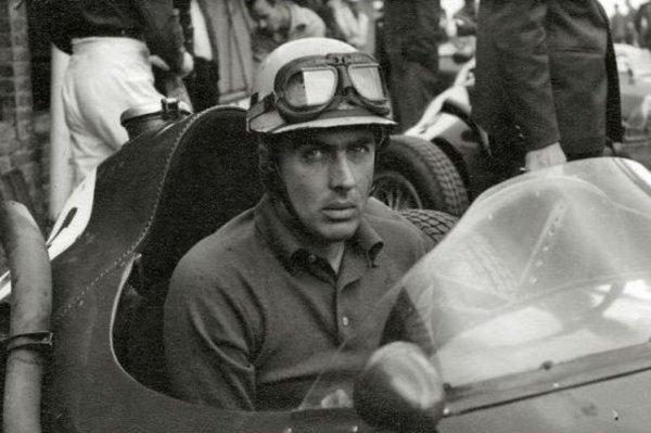 Друг кумир на девойките, който загина в опит да спечели рекордния награден фонд в Реймс през 1958. Тогава бе 33-годишен.
