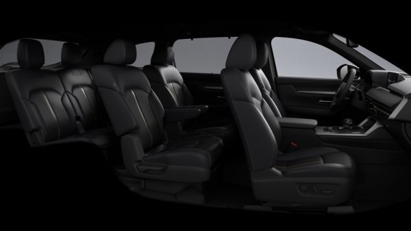 На втория ред можете да имате стандартните три места, или две "капитански" кресла за повече комфорт - с конзола между тях, или пък с проход за улеснен достъп до третия ред