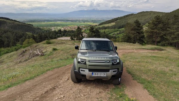 Спрямо 2023 година: 96.8% растеж

Британският производител на луксозни кросоувъри на практика е удвоил продажбите си спрямо миналата година, но това се дължи основно на голямата поръчка от Гранична полиция за 160 екземпляра Land Rover Defender. 

Най-продавани модели:
Defender - 179
Range Rover - 93
Range Rover Sport - 42
Range Rover Evoque - 22
Discovery Sport - 18
