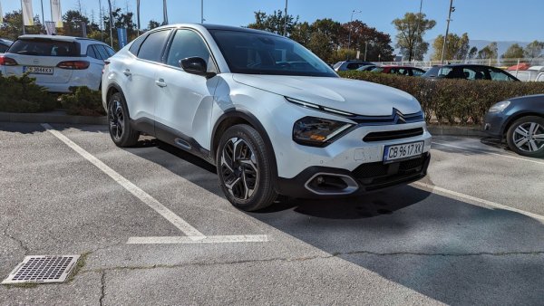 Спрямо 2023 година: 4.9% растеж

В последните години продажбите на марката у нас се крепяха основно на минито C3, но при него сега има близо 37% спад на фона на смяната на поколенията и осезаемото поскъпване. Но Citroen наваксва с по-доходни модели като C4 и C4 X. 

Най-продавани модели:
C3 - 525
C4 - 225
Jumper - 220
Berlingo - 218
C4 X - 160
C5 Aircross - 40
