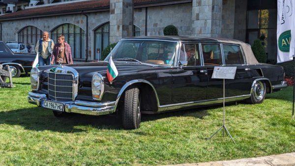Година: 1967
Извън конкурсната програма, публиката в Правец можа да види и легендарния 600 Pullman на Тодор Живков, сега част от сбирката на Националната служба за охрана. 
