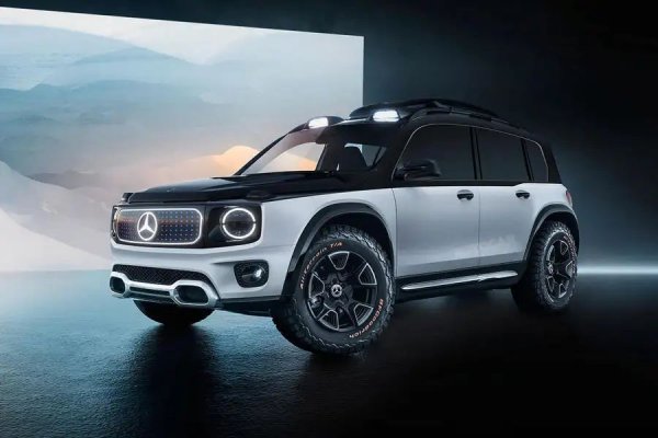 Разширяването на гамата G-Class ще донесе нов "малък G-Class" през 2026-та. Моделът, ориентиран към градските условия, ще се предлага само с електрическо задвижване върху платформа по поръчка, която черпи знания както от базовата MMA архитектура, така и от използваната в самата G-Class 
