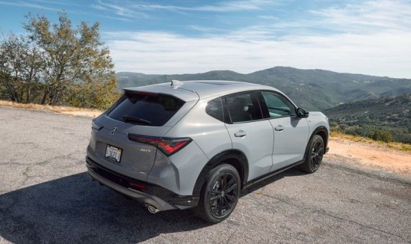 Acura ADX попадна в този списък заради опита си да играе в сегмента на "достъпния лукс". Изграден върху платформата Honda HR-V, този автомобил не може да предложи истинско премиум изживяване. А опитът за спестяване на пари води до компромиси - слаба мощност, остаряла технология и лоша шумоизолация &ndash; всичко това не отговаря на очакванията на марката Acura, дори в началния сегмент.