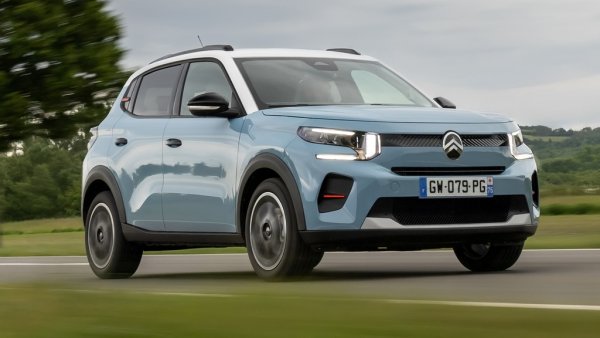 Спрямо 2024: -6% спад

Традиционният бестселър на Citroen в България забави темпото покрай подмяната на генерациите. Сега обаче новото поколение е вече на пазара, атрактивно и като цени, и като дизайн. През май новите регистрации са 64, като тук включваме и електрическата версия е-С3. 
