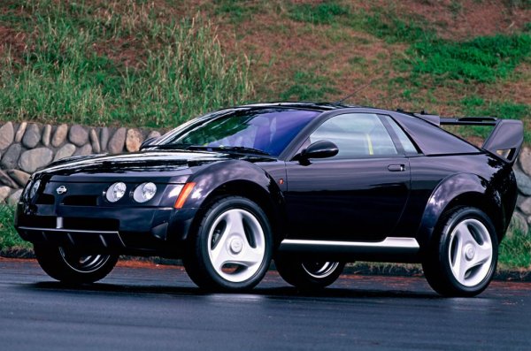 Trail Runner е показан за първи път на автомобилното изложение във Франкфурт през 1997 г. През същата година колата е показана и на изложение в Токио. Но това не е хомологирана състезателна кола - дизайнерите просто измислят образ на спортна кола, която би била еднакво вълнуваща на всяка пътна настилка.
