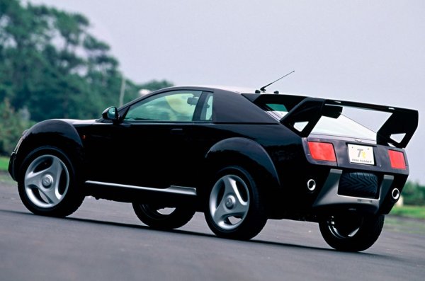 За основа е взето шасито със задвижване на всички колела от Nissan Skyline GT-R със системата ATTESA, върху което е повдигнато сравнително лека каросерия от фибростъкло. Пътният просвет е значително увеличен, появяват се гуми 205/55 R18 с джанти от оригиналния дизайн.
