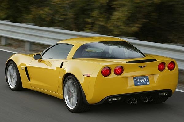 Задните гуми са 19-цолови, а предните - 18