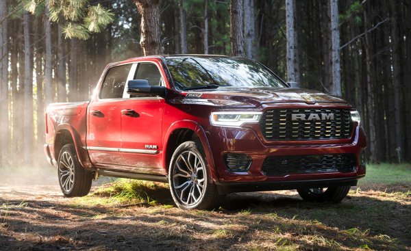 Ram изпита затруднения през 2024, като продажбите намаляха с 16%в сравнение с 2023. Може би пристигането на обновения модел, заедно с Ramcharger plug-in хибрид и електрически Ram REV ще помогне за скок в продажбите.

