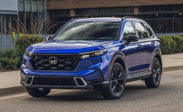 Въпреки че не беше достатъчно, за да изпревари Toyota RAV4, от CR-V бяха продадени 11% повече, отколкото през 2023. Honda посочва, че над половината от реализираните бройки са били CR-V Hybrid.
