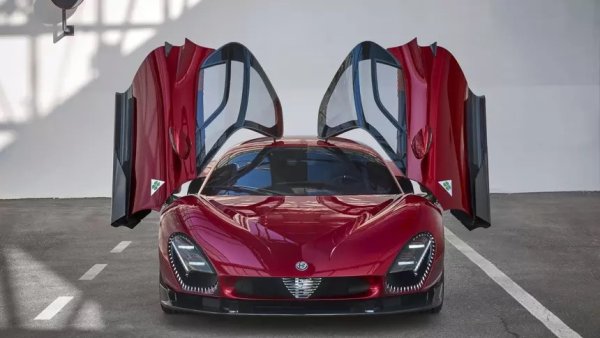 Вратите тип "крила на пеперуда" също често се бъркат с "ножици" и "крила на чайка". Всички се отварят нагоре. Тези обаче се отварят навън и след това нагоре. Пантите са разположени на А-колоните на автомобила. Резултатът е движение, което донякъде напомня пляскане на крила на пеперуда, откъдето идва и името.

Този вид врати е взел най-доброто от предишните два типа - удобно е да се излезе от автомобила и е необходимо малко място, за да бъдат отворени. "Пеперудите" са монтирани на такива модели като Alfa Romeo 33 Stradale, McLaren F1, BMW i8.
