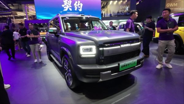 Добре познатата в България марка на GWM допълва гамата си с нова, по-голяма версия на високопроходимия SUV H7, наречена H7 Plus. С дължина 4.9 метра и интелигентно 4х4 задвижване като част от стандартното оборудване, H7 Plus е по-комфортна алтернатива на тежкия офроудър H9, който вече се продава у нас. 
