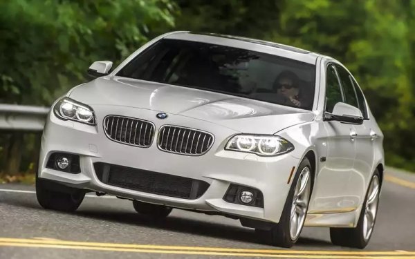 Моделите с дизелов двигател 530d и автоматична скоростна кутия са известни със своята издръжливост. Въпреки това си струва да избягвате ранните четирицилиндрови двигатели поради възможни проблеми с ангренажната верига.