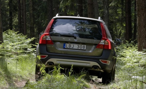 Съединителят на Haldex също не е перфектен. В ранните поколения маслената помпа е слаба - на 100 000 км може да бъде запушена от продукти на износване на съединителите, което се проявява с удари, забавяне във включването на задвижването на всички колела или с приплъзване. Освен това пето поколение също няма пълноценен маслен филтър, затова се нуждае от честа поддръжка.