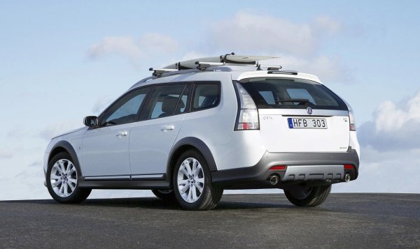 Електрическите системи рядко страдат, но са известни случаи на проникване на влага в контролния блок. Нивото на маслото в ъгловата скоростна кутия трябва да се следи внимателно &ndash; лагерите не обичат прегряване. Задният редуктор е надежден при умерено натоварване, но при често пробуксуване или тунинг на двигателя е възможно ускорено износване на предавките. Кардановият вал също не е пример за издръжливост - лагерът на окачването може да издържи само 60 000-80 000 км, въпреки че е лесен за ремонт.