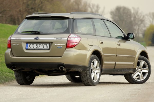 Понякога разглобяването и промиването на уреда с смяна на масло помага, но ако няма ефект, ще трябва да смените централния диференциален блок изцяло. Като цяло обаче, трансмисията Subaru е много здрава - скоростните кутии и задвижванията работят дълго време.