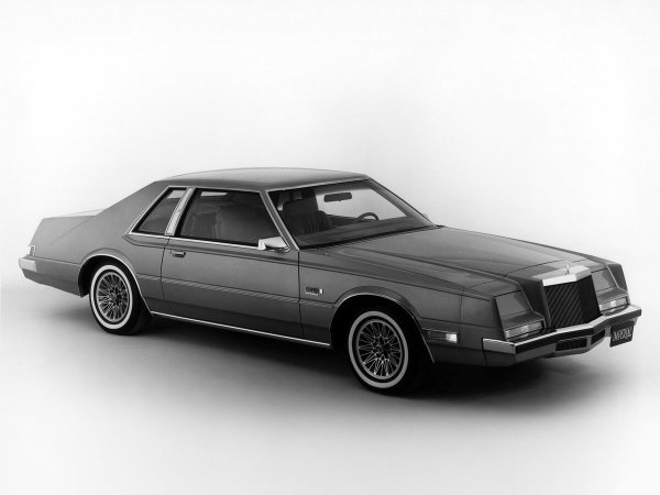 Първата лимитирана серия, посветена на звезда от шоубизнеса от световна класа, е Chrysler Imperial от 1981-1983. Той е наречен FS Edition (Frank Sinatra Edition) в чест на легендарния американския певец. А приятелят му - Лий Якока, лично иска разрешение от Франк да пусне тази версия.

Отличителни черти на автомобила са боята и цветовете на интериора, съобразени с цвета на очите на певеца, както и специалната кутия с десет касети Sinatra в салона. Общо са продадени 278 бройки от тази кола.
