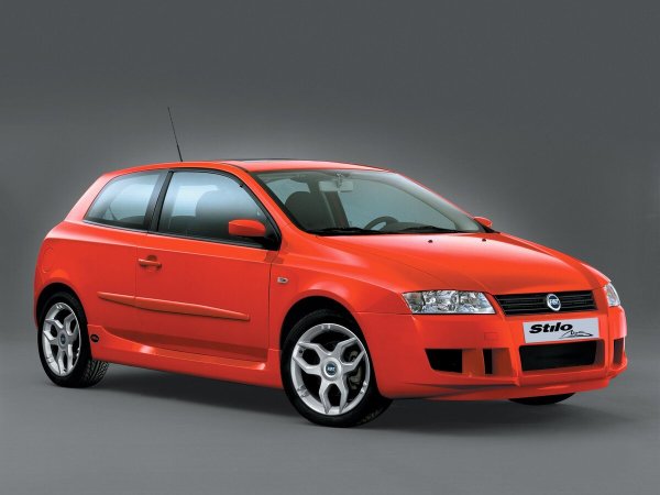 Повече от една специална версия е посветена на успехите на легендарния Михаел Шумахер. Италианският хечбек Fiat Stilo, белязан с неговия автограф, излиза точно преди поредния рекорд на звездата от Формула 1. След като спечели 13 от 18 Гран при през 2004, Шуми става предсрочно световен шампион за седми път. Специалната версия се продава в яркочервени и наситено жълти цветове в европейските страни и дори в Бразилия. Произведени са около 3500-4000 от този автомобил.
