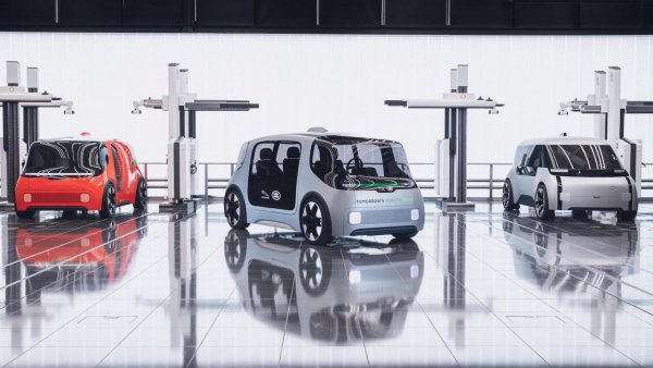 Шофирането на автомобил е привилегия, не даденост. Затова се ходи на шофьорски курсове и ви късат, ако не ставате. Затова има пилоти, които почти се подиграват с гравитацията, шофирайки лудешки (но не и безразсъдно) на пистата или трасетата - защото са се учили и го могат. Човешкият род съществува от стотици хиляди години. А автомобилът е един от най-значимите продукти на тези стотици хиляди години опит и грешки, падение и развитие.

А сега всички тези постижения, включително и това да се развиваме като шофьори е на път да изчезне. Представете си какво е да седите в задръстването и какво е да сте на магистралата. Не мислите, че някой предпочита да си виси, макар и с пуснат климатик и с приятна музика няколко часа, нали? Ето това е автономната кола: все едно си часове наред в задръстване. И ако искате да стигнете донякъде без да се налага да шофирате, вземете влак, самолет или автобус, вместо да си мислите, че трябва да имате кола, която се кара сама...