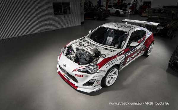 Toyota GT86 с двигател от Nissan GT-R