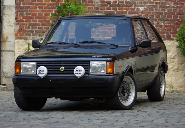 Когато британската легенда Lotus даде името си на някой автомобил, това е достатъчна гаранция, че той ще е чудесен за каране. 
Talbot Sunbeam Lotus не е изключение. Той не е съвсем от 80-те, разбира се - дебютът му бе през 1979. Но пък спечели конструкторската титла във WRC през 1981, така че заслужава място в нашата класация. 
