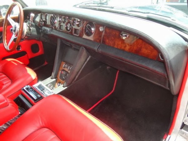 Rolls-Royce Corniche от 1973 година като пикапolls-Royce Corniche от 1973 година като пикап