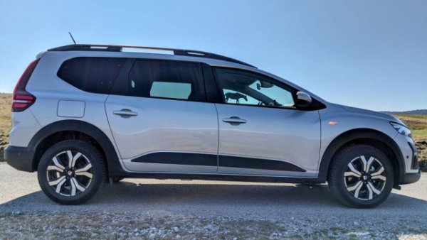 Летящ старт за новия семеен модел на Dacia, който се предлага с 5 или 7 места. Доставките на Jogger за България започнаха едва през пролетта, но само за три месеца моделът намери място в Топ 20. 
