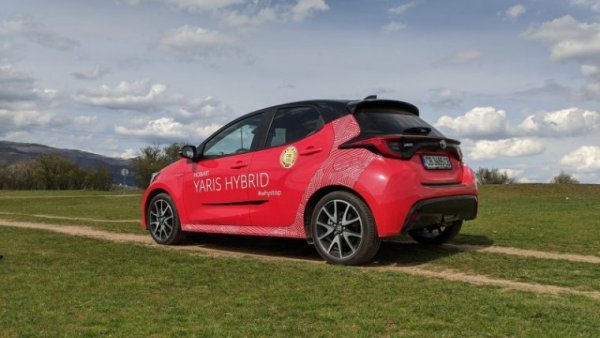 За Toyota 2022 се очертава като много силна година на българския пазар, но това не се отнася до суперминито, което отчита 22% спад в регистрациите спрямо 2021. Основната причина за това се нарича Yaris Cross - новият модел с SUV-стилистика е пласирал 170 бройки и явно е откраднал от клиентите на оригинала си. 
