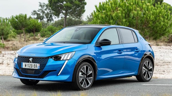 През миналата година сензацията на Peugeot на българския пазар бе малкият кросоувър 2008, но сега той е с почти 70% спад. За разлика от него 208 успява горе-долу да запази миналогодишните нива, спадът е само с 16 бройки. 
