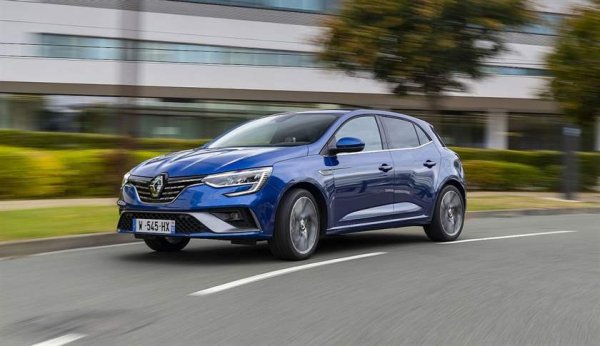 В последната година от живота си класическият Megane се радва на цели 77% пазарен ръст в България. В тази бройка не сме включили трите регистрации на електрическия Megane E-Tech, който въпреки общото име е напълно различен модел във всяко отношение. 

