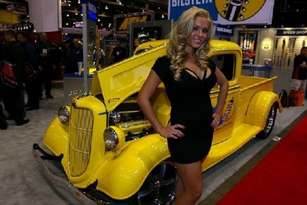 Момичетата на SEMA 2010 