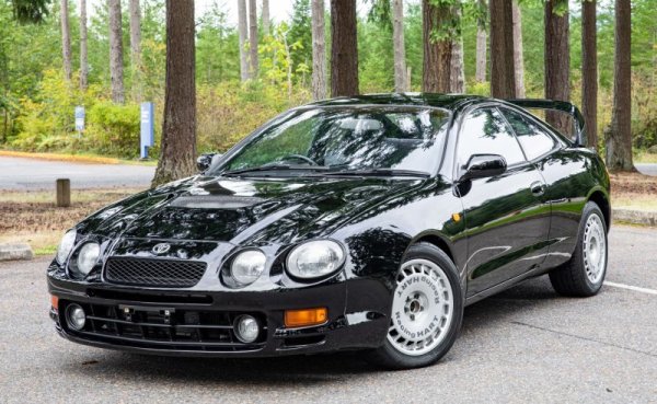 Някои тойоти, като например митичната трета генерация на Supra, доста вдигнаха летвата на вторичния пазар в последните години. Но все още има и достъпни алтернативи, като тази най-съблазнителна версия на Celica. 
Не бъркайте GT-Four с обикновеното спортно купе. Това е истинска хомологационна серия за Световния рали шампионат, с двулитров турбомотор, с мощност от 182 до 255 конски сили, и с постоянно задвижване на четирите колела. 
