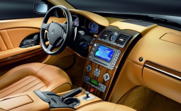 В mobile.de има доста богат избор на Quattroporte от периода 2003-2007 година, като цените се колебаят между 11,000 и 17,000 евро. На практика за цената на базова Dacia Sandero можете да вземете расова италианска машина със смайващ вид и с поне 400 коня под капака. Разбира се, цената за смяна на накладки също никак не е съпоставима с тази при Sandero. Но са нужни и някои жертви, ако искате да шашардисвате съседите. 
