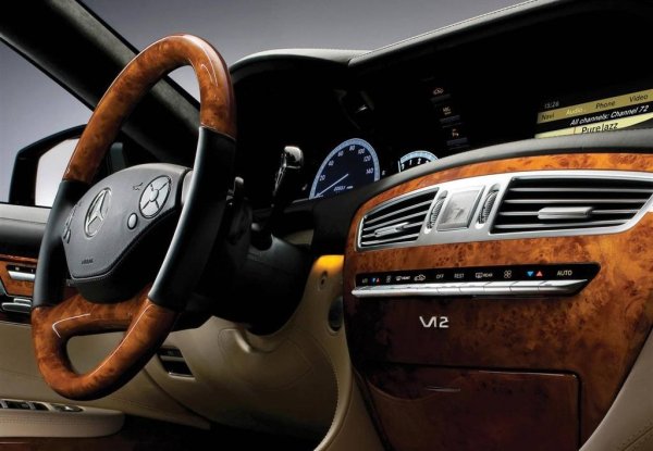 20-годишни CL 600 вървят между 6,000 и 15,000 евро в Германия, ако се съди по обявите в mobile.de. Може да ви се стори, че малко си противоречим с казаното в началото за купения четвърта ръка германски премиум. Но ви уверяваме, че тези двигатели никога няма да бъдат демоде. Особено, ако си намерите кола с по-стария 12-цилиндров вариант - М137. 
