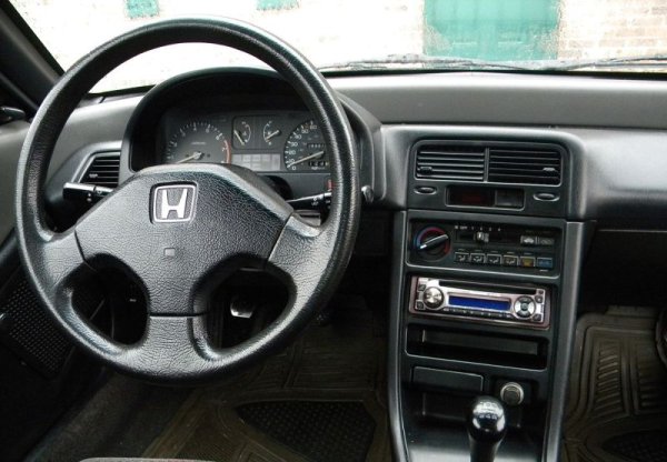 Японските двувратки от 80-те години имат особен чар за онези, които ги помнят ясно. А на които не ги помнят ще кажем, че CRX има едно от най-добрите управления изобщо сред масовите автомобили. Бройки от първото поколение, които доскоро господстваха по автокъщите из Плевен, сега се намират трудно, а и цените растат. Добре съхранени CRX се предлагат в Германия за 7 000 - 10 000 евро. Във Великобритания цените са по-ниски, но воланът е от другата страна. 
