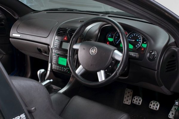 Днес добре запазена кола струва между 5500 и 8500 лири в британските сайтове за обяви. Ако сте склонни да дадете още към две хилядарки, можете да вземете лимитираната версия VXR 500, в която към 6-литровия агрегат на GM бе добавен суперчарджър Harrop, така че мощността да скочи до кръглите 500 коня, а максималният въртящ момент - до 677 Нютонметра.
